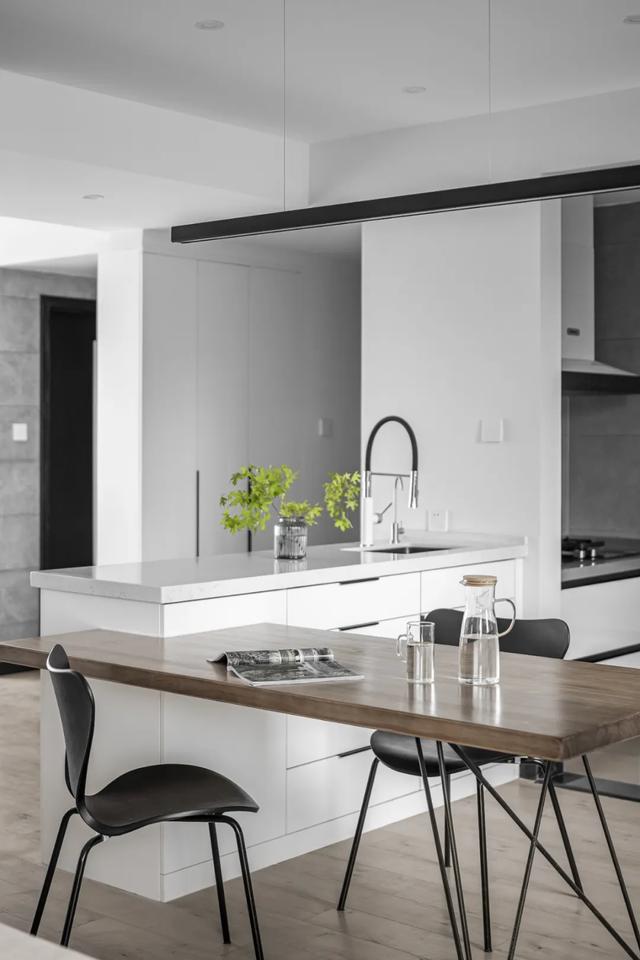 [装修案例]117平米黑白灰的现代简约风格 开放式厨房设计 纯净舒适的时尚空间